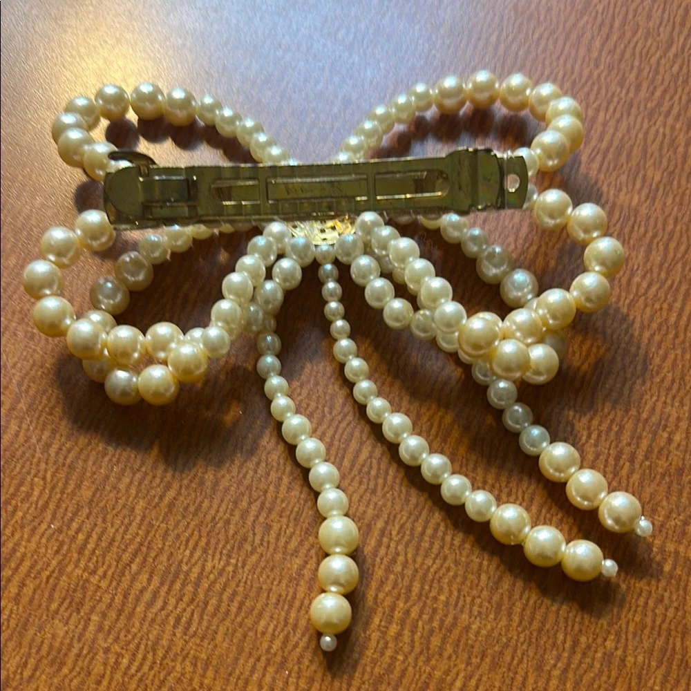 Elegant Pearl Bow Hair Clip